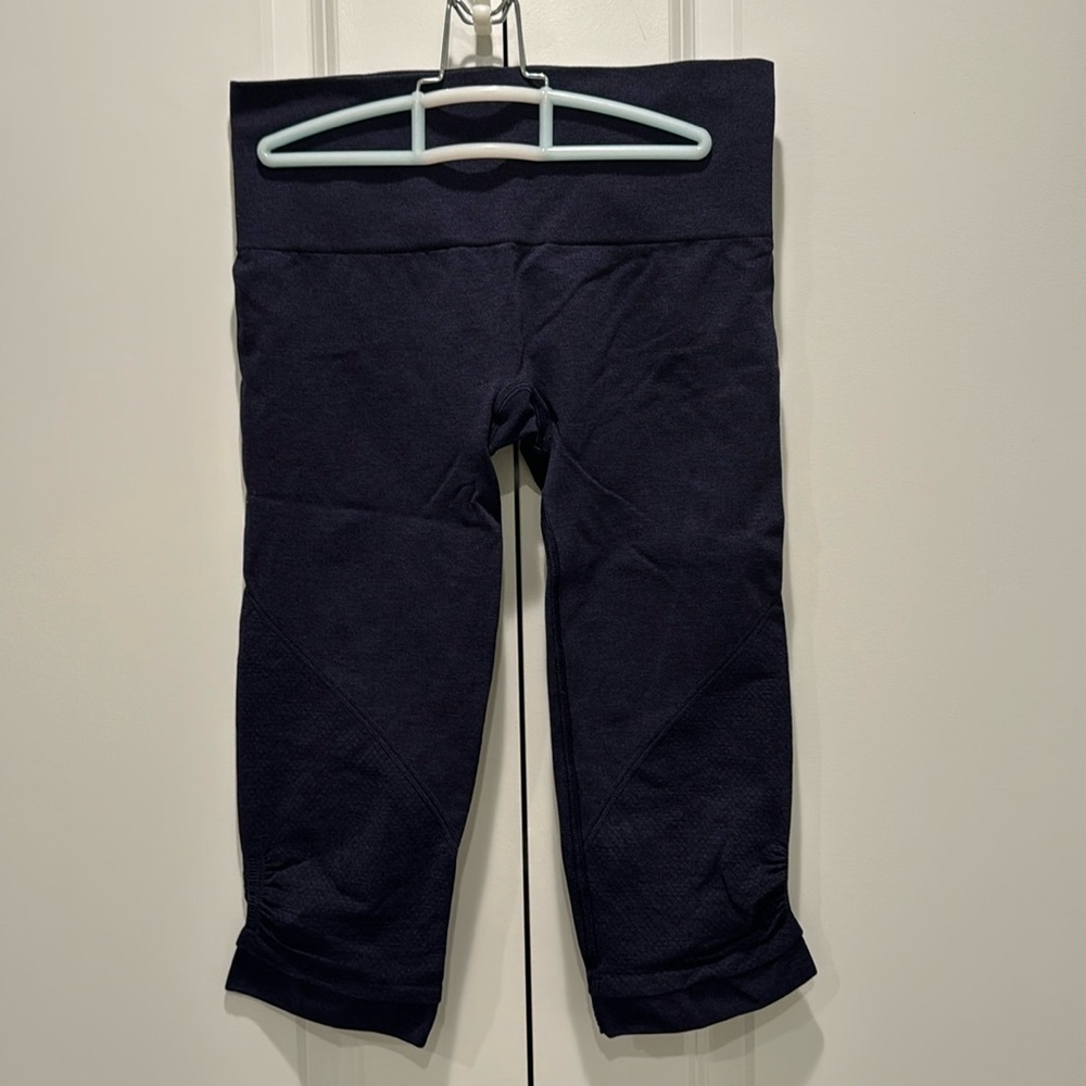 Lululemon Athletica Cropped Leggings, 6, Heathered Navy